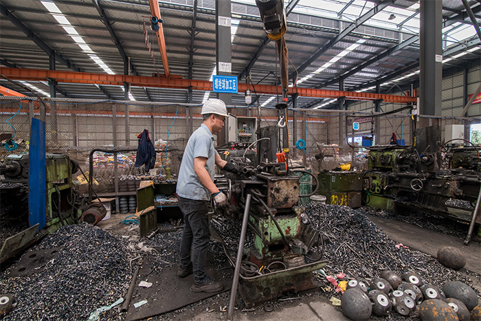 柳州网架配件-螺栓球加工车间