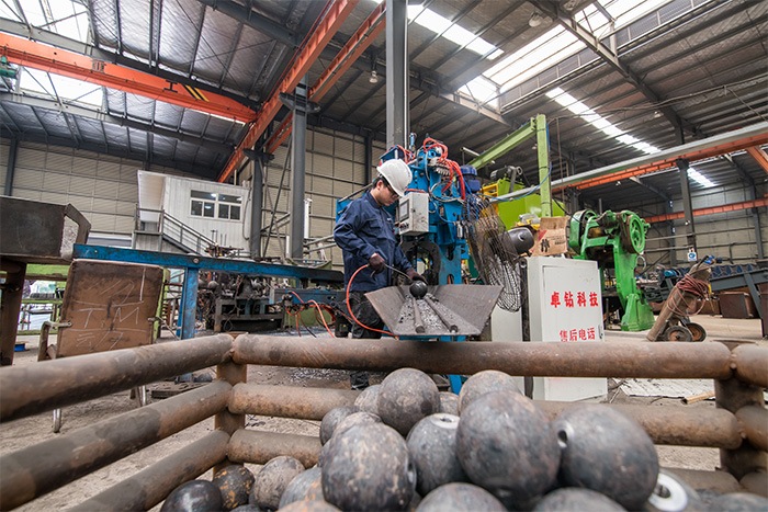 柳州网架配件-螺栓球加工车间
